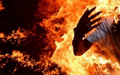 Алматыда 66 жастағы әйел күйеуінің үстіне керосин құйып, тірідей өртеп жіберді