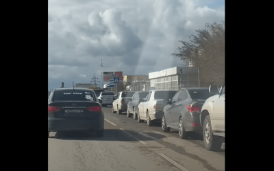 Мүлдем жұмыс істемейді: Орал мен Ақтауда жүргізушілерге сұйытылған газ жетіспей жатыр