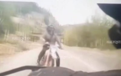 Қағып тоқтатқан: ШҚО полицей мотоцикл жүргізушісін өлтіріп ала жаздады (ВИДЕО)